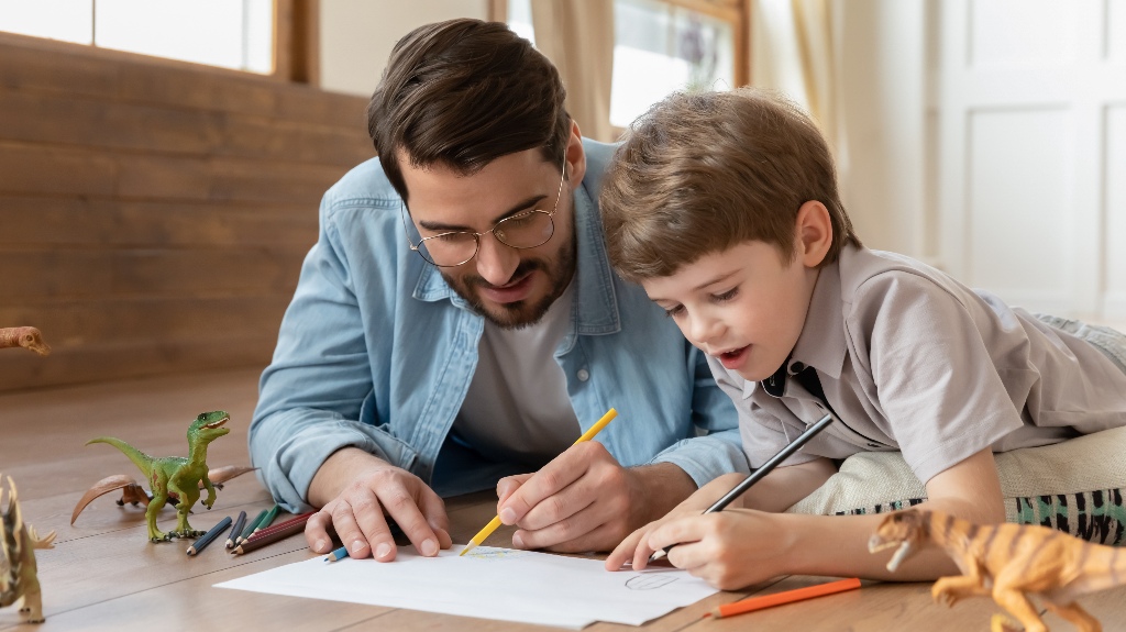 father is drawing with his son